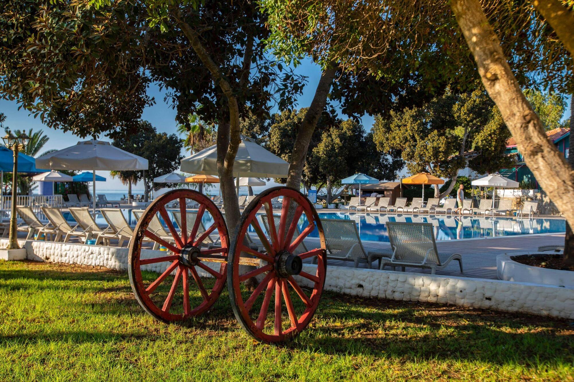 Merit Cyprus Gardens Holiday Famagusta  Bagian luar foto